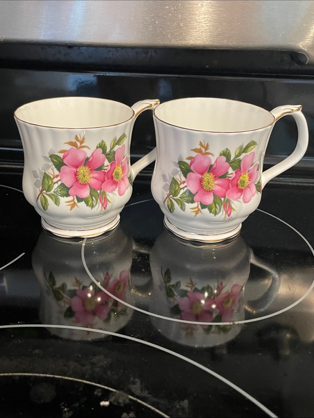 EC 2pc Royal Albert Bone China “Prairie Rose” Pink Floral Teacups w/ Gold Trim